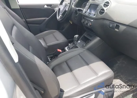 2016 Volkswagen Tiguan R-Line/S/Se/Sel z USA, uszkodzony, nr VIN WVGAV7AXXGW613689